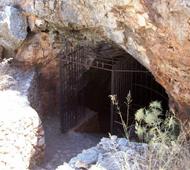 Indgangen til Melidoni-grotten