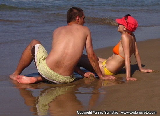 Stalis beach: couple