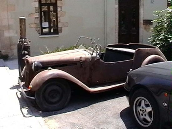 Picure of an old car