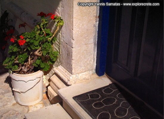 Ano Hersonissos, geranium outside a house