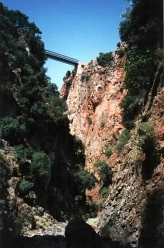 the metal bridge above the gorge of Aradaina