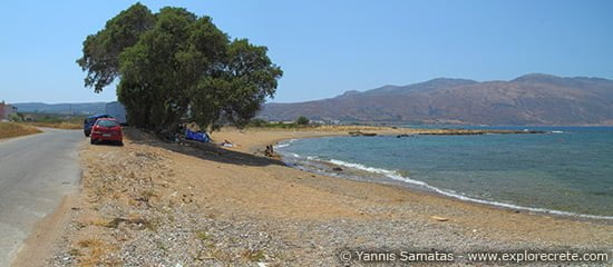 beach at kastelli-kissamos west of the harbour