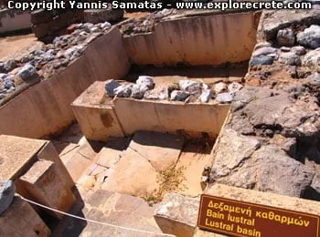 Queen's basin in the palace of Malia