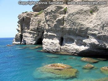 θαλάσσιες σπηλιές στην αγία γαλήνη