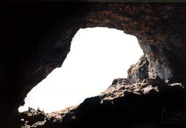 Kamares cave