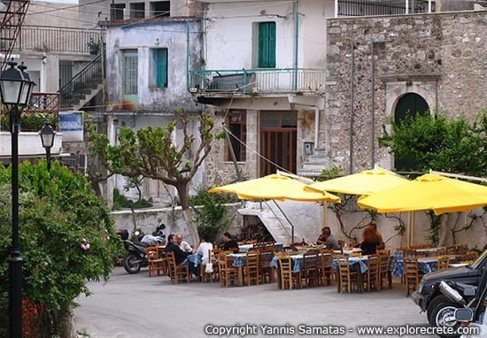 πλατεια στο χωριο κουρνας