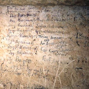 inscriptions on the walls of the labyrinth