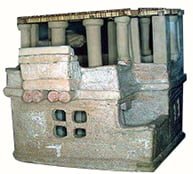 Oμοίωμα μικρού ναού από τις Αρχάνες στο αρχαιολογικό μουσείο Ηρακλείου
