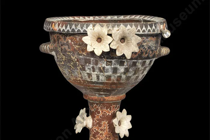 vase kamares-style from heraklion museum