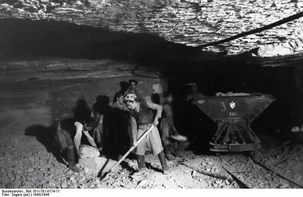 workers in the labyrinth of mesara in 1943
